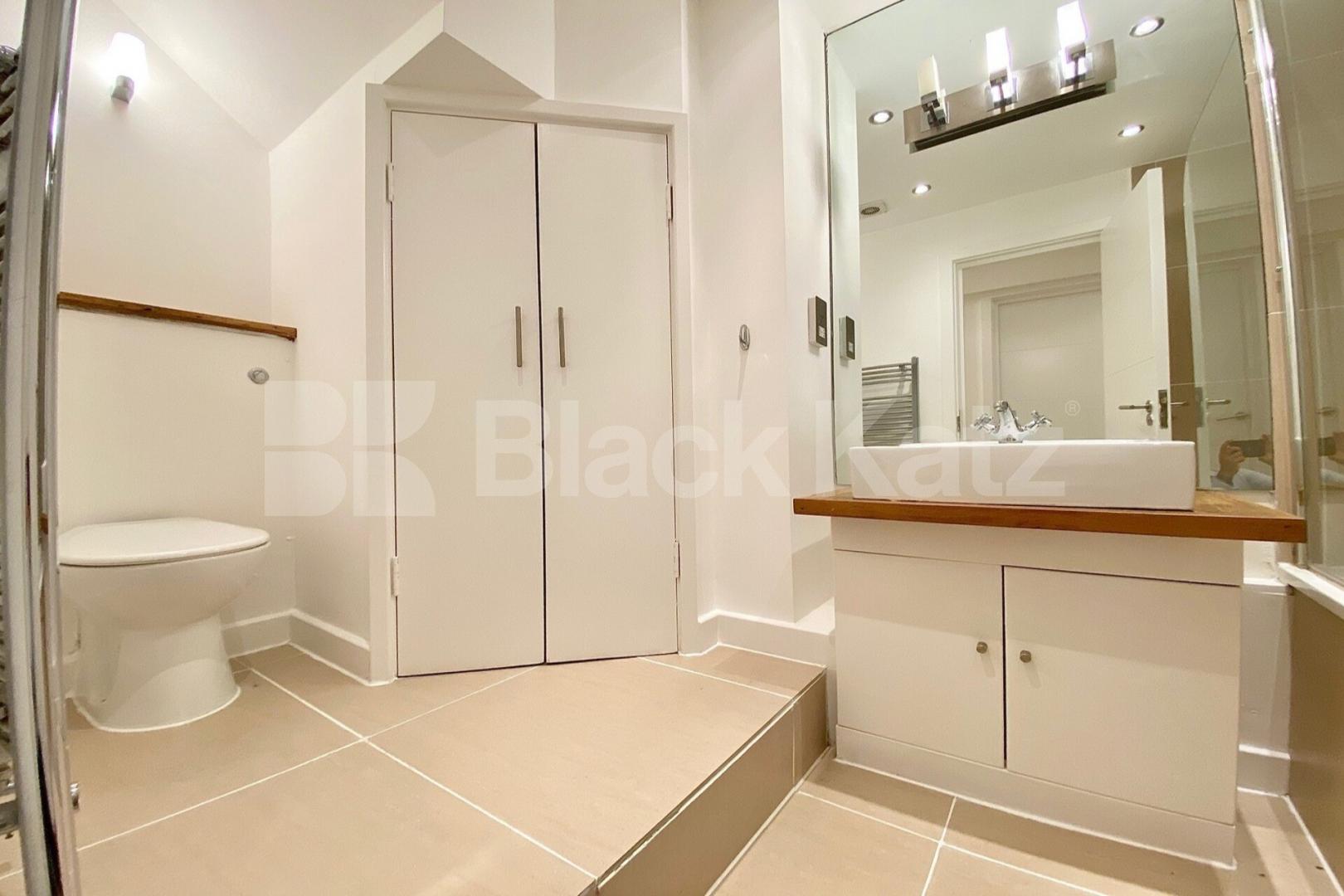  Spacious two bedroom two bathroom apartment on Chapel Market Chapel Market, Angel